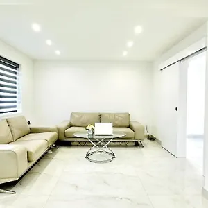 Beautiful 3 Bedroom House In London -ensuite Bed Holiday home
