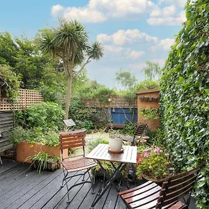 Victoria Park 2 Bedroom House W/ Garden & Parking Holiday home