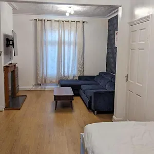 In East London - Redbridge Holiday home